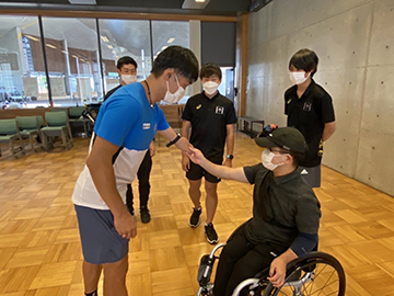 [写真]普及イベントで様々な方と交流