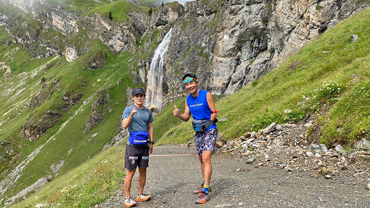 [写真]トレイルランの途中で川除選手と