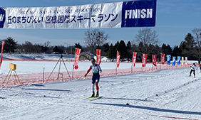 [写真]びえい宮様国際スキーマラソンのゴールシーン