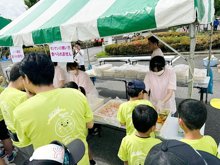 [写真]給メロン所
