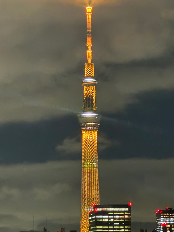 [写真]金色のスカイツリー