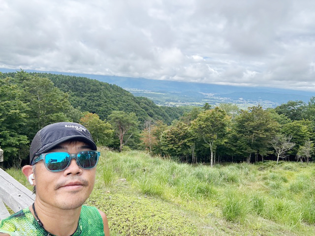 [写真]登山途中で見える街並み