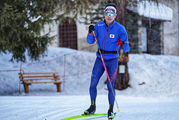 [写真]ジャパンウェアを着て