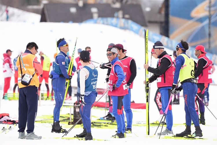 [写真]ワックススタッフと共に