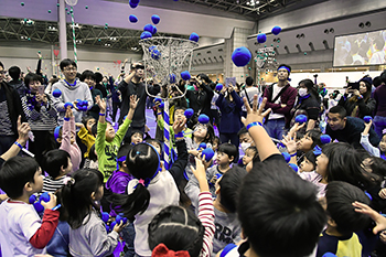[写真]玉入れの様子