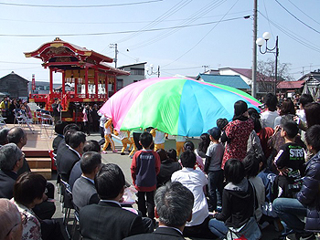 [写真]ひまわり保育園からの演技