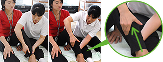 [写真]下から上へしぼりあげる