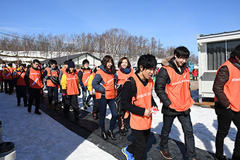 [写真]アウローラ応援団到着