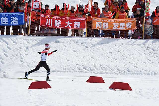 [写真]川除選手のダイナミックな滑走