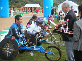 [写真]とまこまいマラソン大会表彰式